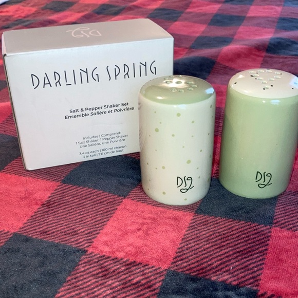 Salt and Pepper Shaker Set - Picture 1 of 4